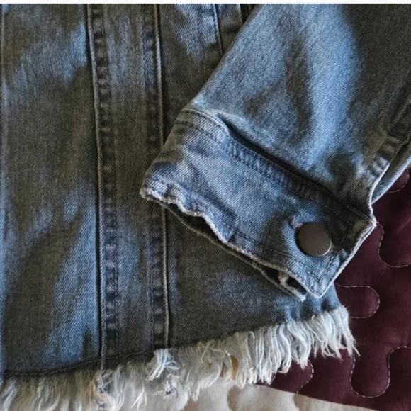 Max Jeans Light Blue Denim Jacket with Frayed Hem - Picture 3 of 5